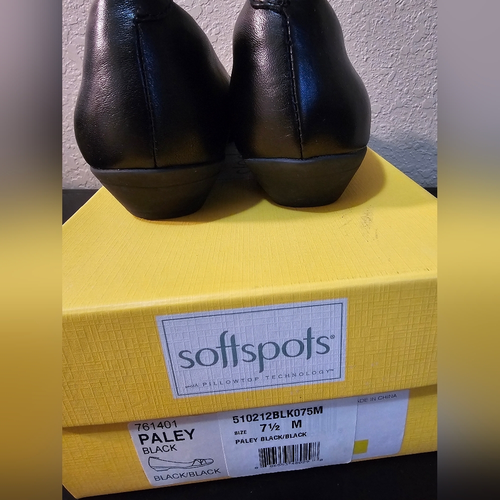 Softspots Black Women's Flats - Picture 3 of 5